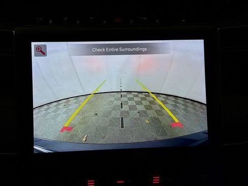 Used 2023 Jeep Grand Cherokee Limited w/ Black Appearance Package image 14