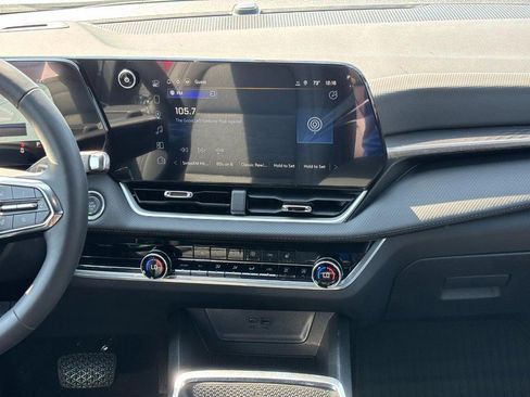 New 2026 Chevrolet Equinox LT w/ Convenience Package II image 8