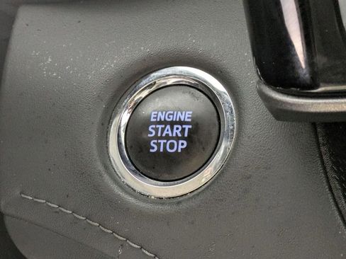 Used 2023 Toyota Highlander XLE AWD/4WD image 16