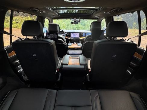 Used 2022 Jeep Grand Wagoneer Series III w/ Rear Seat Video Group 1 AWD/4WD image 14