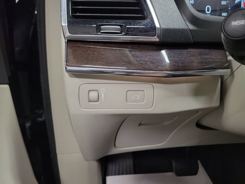 Used 2017 Volvo XC90 T6 Momentum w/ Vision Package AWD/4WD image 24
