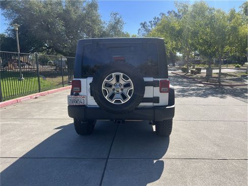 Used 2013 Jeep Wrangler Unlimited Rubicon AWD/4WD image 4