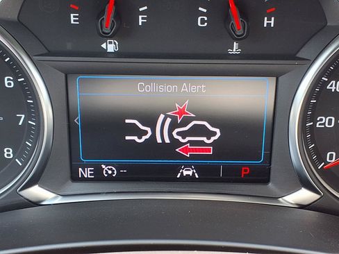 Used 2022 GMC Terrain SLE FWD image 17