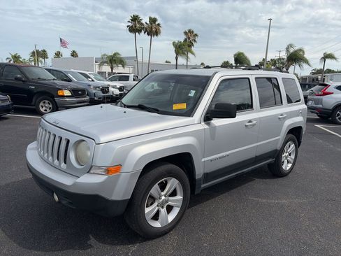 Used 2012 Jeep Patriot Latitude FWD image 3