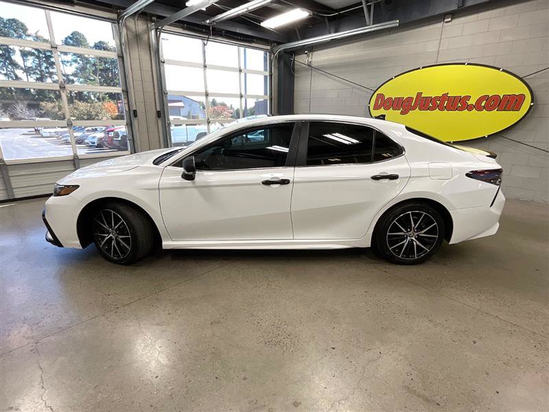 Used 2024 Toyota Camry SE FWD image 2