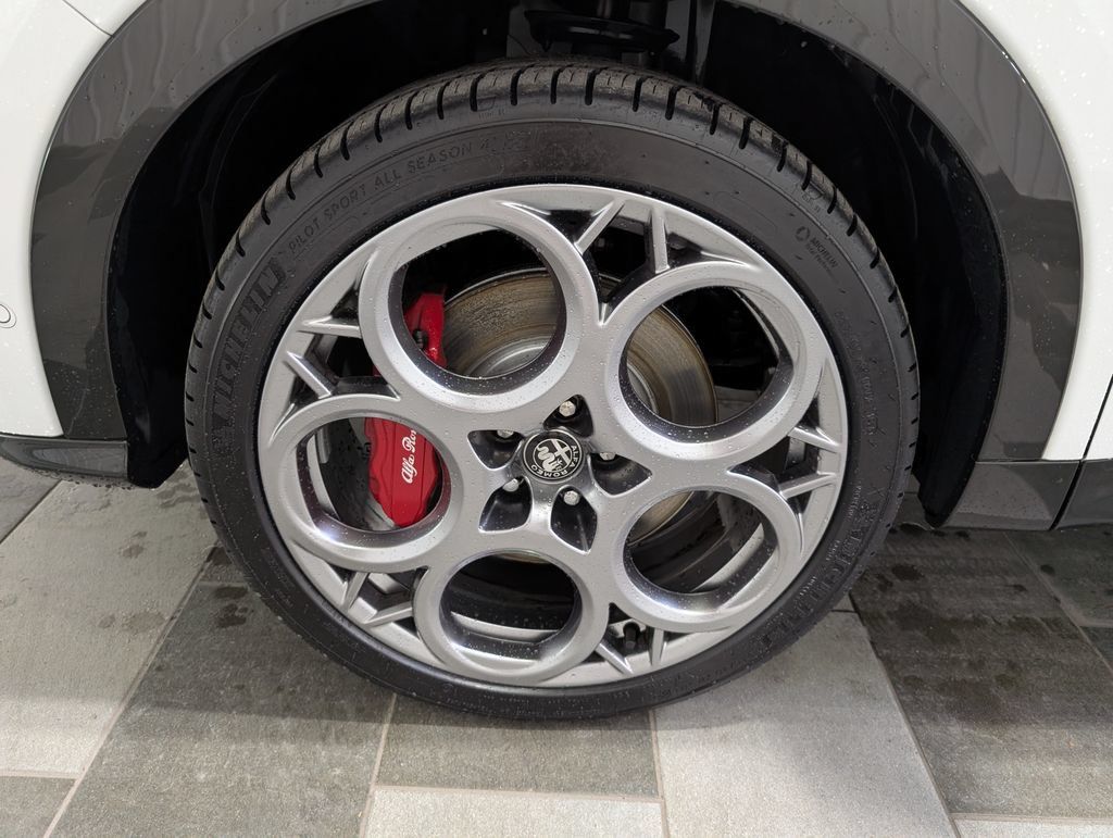 Used 2024 Alfa Romeo Tonale Veloce AWD/4WD image 7