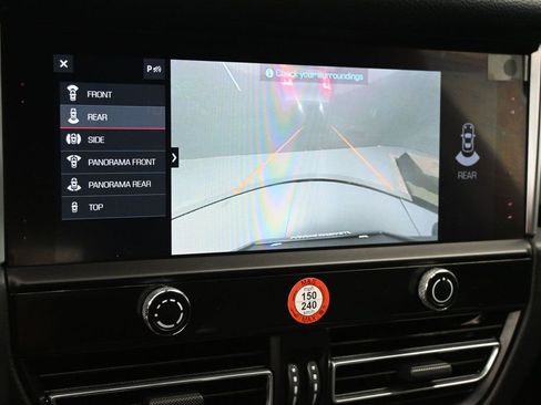 Certified 2023 Porsche Macan AWD/4WD image 16