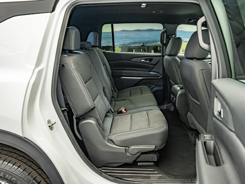 Used 2024 Chevrolet Traverse LS FWD image 34