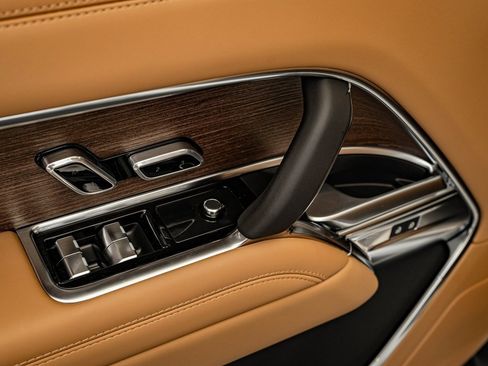 New 2026 Land Rover Range Rover Long Wheelbase SE image 25