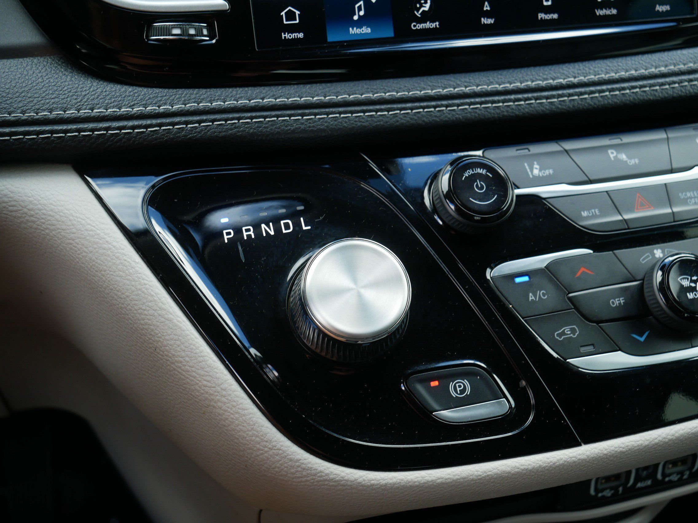 Used 2024 Chrysler Pacifica Limited FWD image 24
