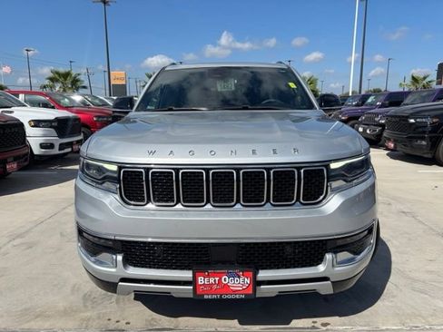 Used 2023 Jeep Wagoneer Series II w/ Premium Group I RWD image 2