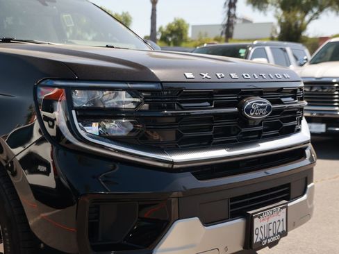 Used 2025 Ford Expedition Max Platinum AWD/4WD image 7