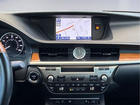 Used 2014 Lexus ES 300h w/ Luxury Package w/Bamboo Trim FWD image 12