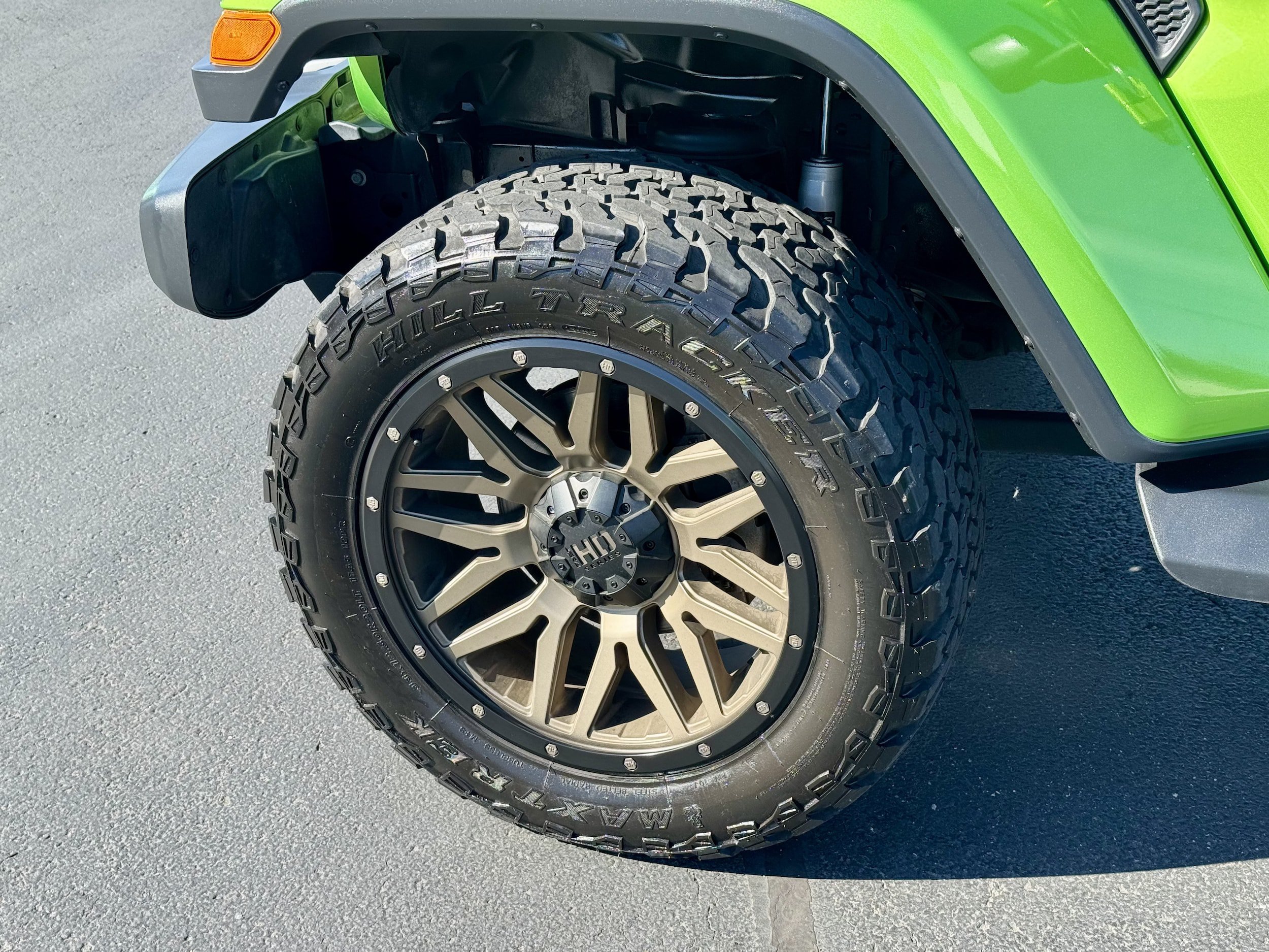 Used 2018 Jeep Wrangler Unlimited Sahara w/ Uconnect 4C Nav & Sound Group AWD/4WD image 9