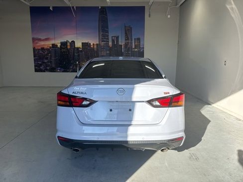 Used 2024 Nissan Altima 2.5 SR w/ SR Premium Package image 7
