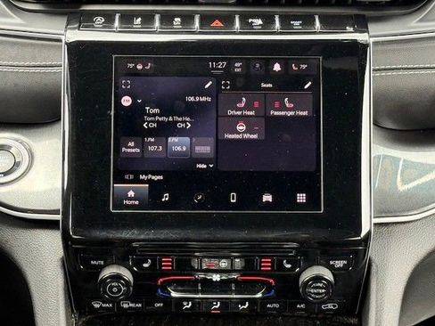 Used 2023 Jeep Grand Cherokee Altitude AWD/4WD image 19