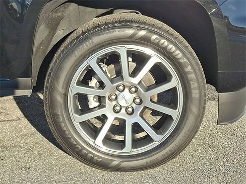 Used 2022 GMC Canyon Denali image 8