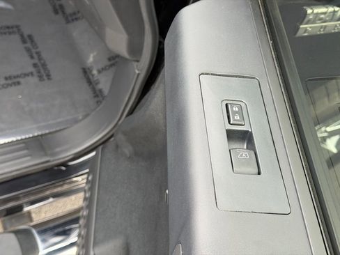 Used 2014 Nissan Titan SV w/ SV Value Truck Package image 23