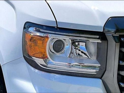 Used 2022 GMC Canyon AT4 w/ Driver Alert Package AWD/4WD image 31
