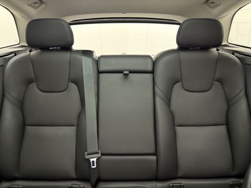 Certified 2024 Volvo XC60 B5 Plus AWD/4WD image 25