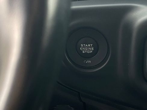 Used 2020 Jeep Gladiator Overland AWD/4WD image 16