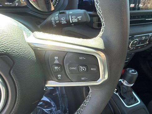 Used 2025 Jeep Wrangler Sahara w/ Safety Group image 28