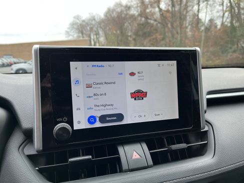 Used 2025 Toyota RAV4 XLE image 21