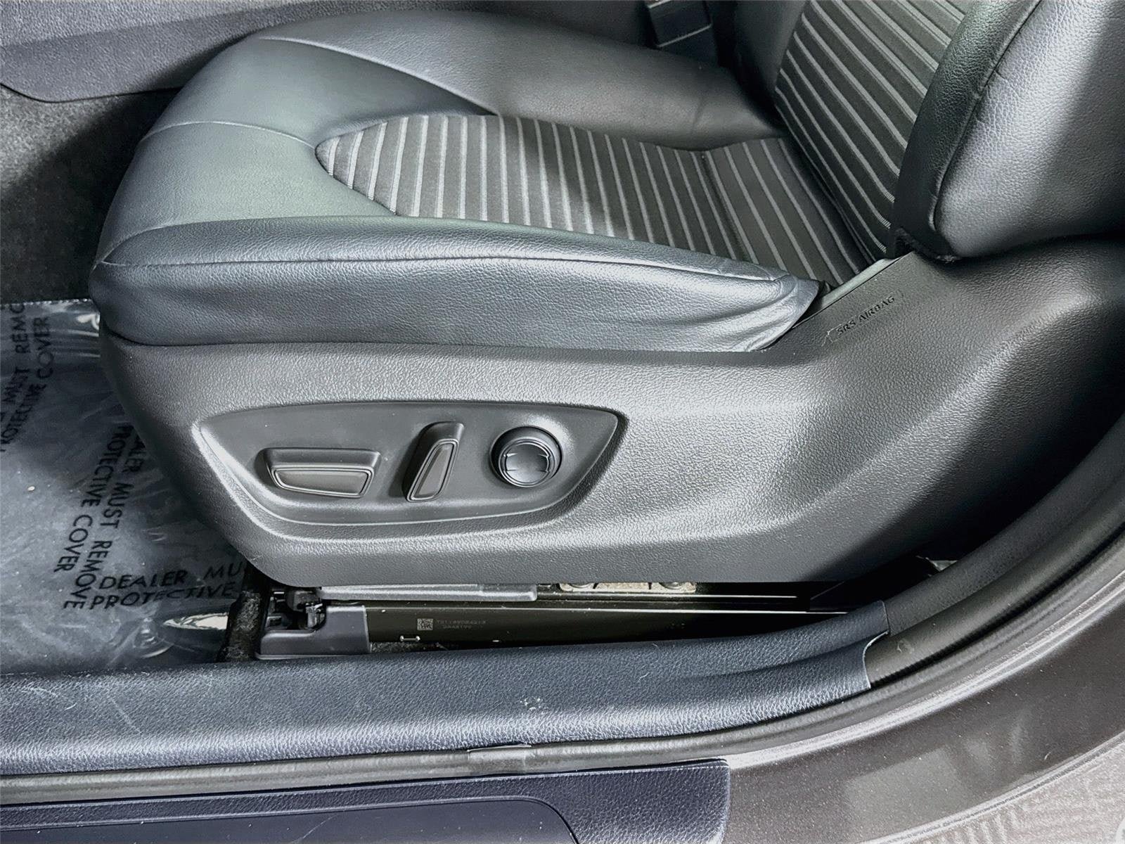 Used 2021 Toyota Camry SE FWD image 19