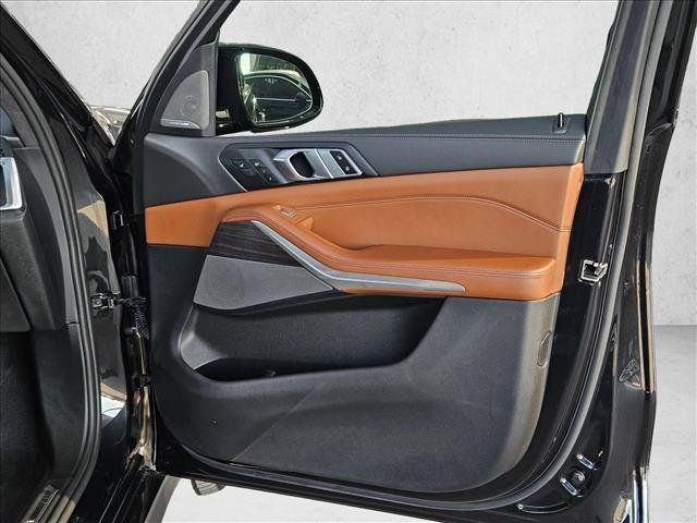 Used 2025 BMW X7 M60i AWD/4WD image 10