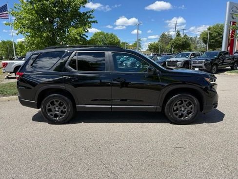 Used 2025 Honda Pilot TrailSport image 4