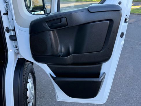 Used 2020 RAM ProMaster 2500 w/ Premium Appearance Group image 17