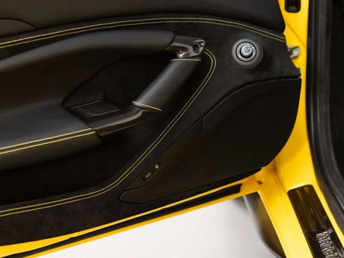 Certified 2021 Ferrari F8 Tributo RWD image 65