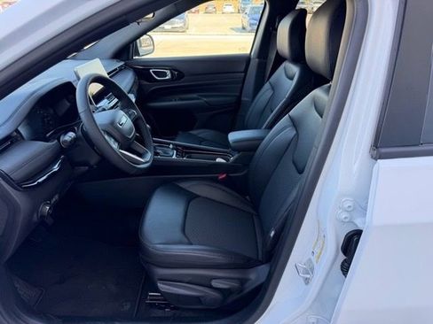 New 2026 Jeep Compass Latitude image 18