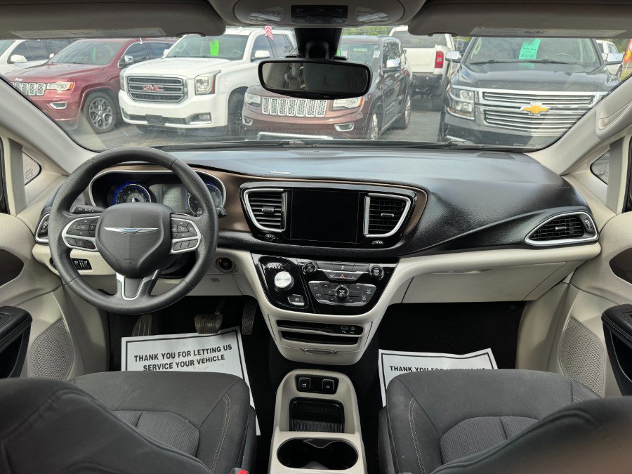Used 2017 Chrysler Pacifica Touring FWD image 22