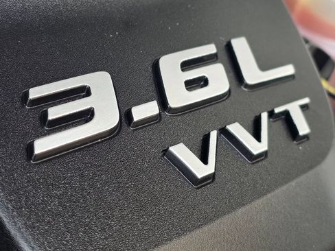 Used 2023 Chrysler 300 S RWD image 8