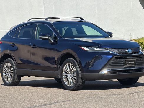 Used 2022 Toyota Venza XLE AWD/4WD image 5