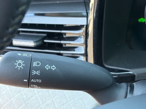 Used 2025 Toyota Camry XLE FWD image 16