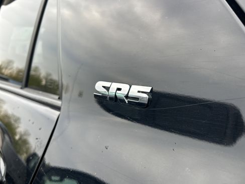 Used 2015 Toyota 4Runner SR5 AWD/4WD image 11