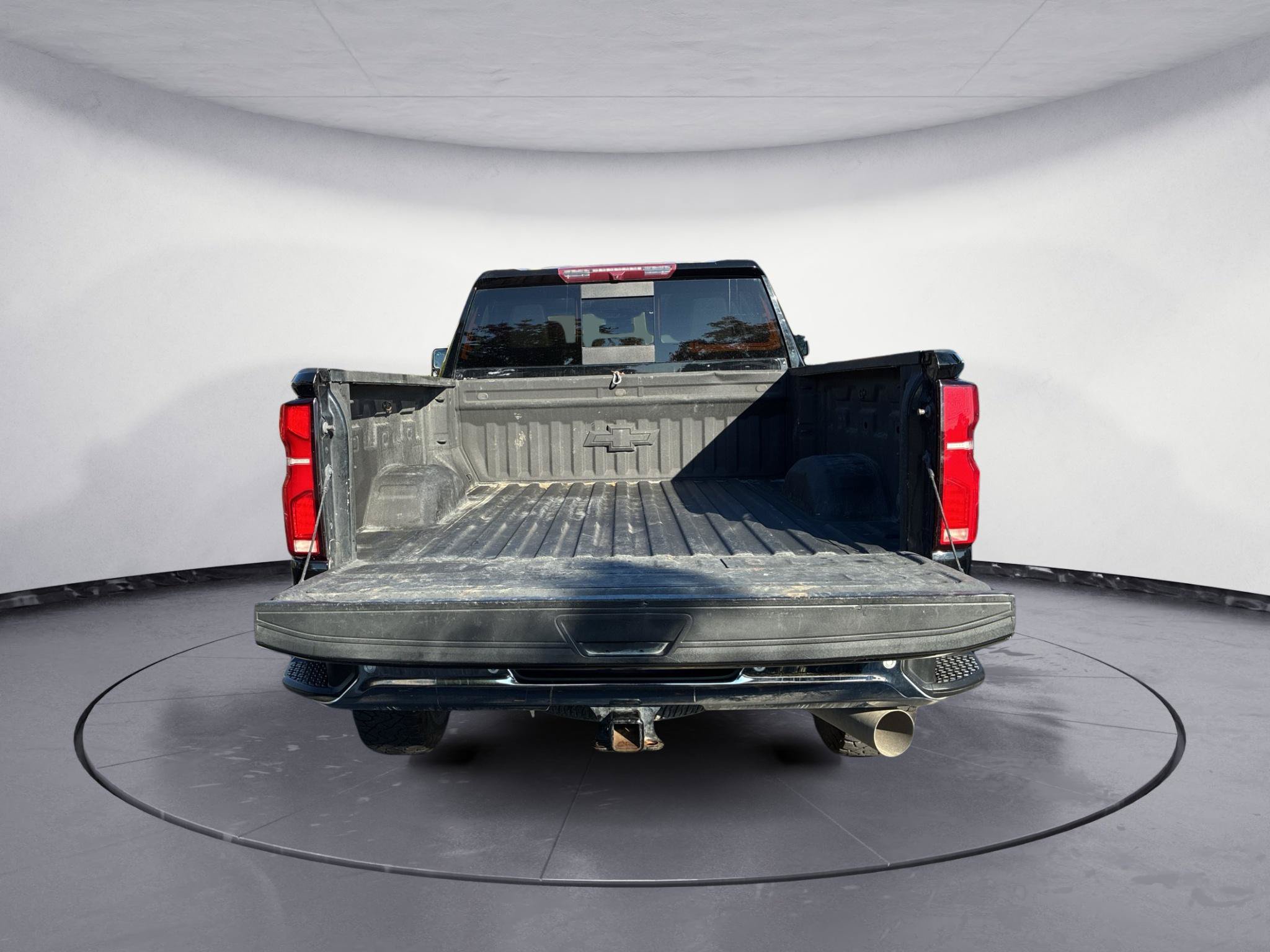 Used 2024 Chevrolet Silverado 2500 LTZ w/ LTZ Plus Package AWD/4WD image 5