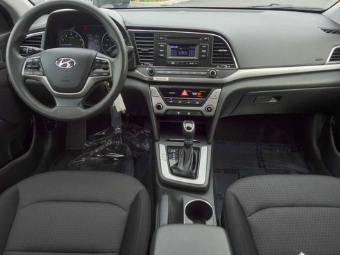 Used 2018 Hyundai Elantra SE image 12