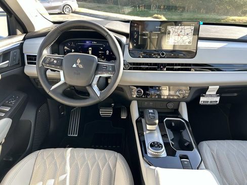 New 2025 Mitsubishi Outlander SEL image 16