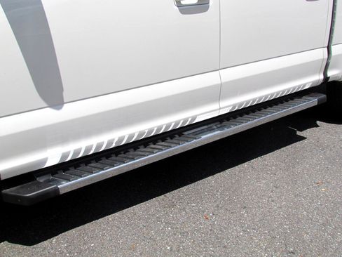 Used 2018 Ford F150 Lariat w/ Trailer Tow Package image 12