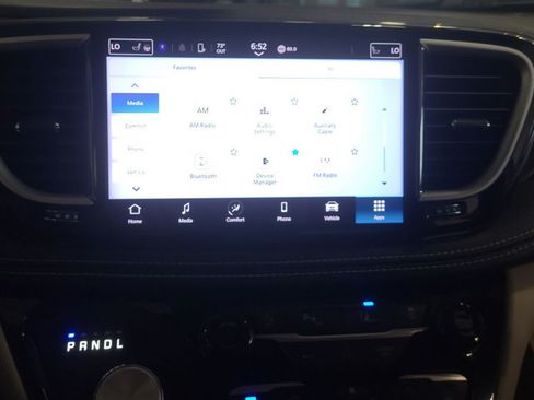 Used 2023 Chrysler Pacifica Touring-L AWD/4WD image 6