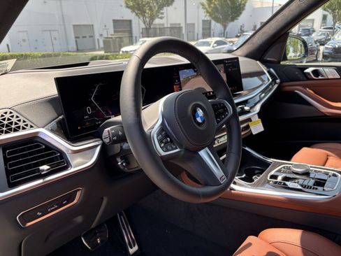 New 2027 BMW X7 xDrive40i w/ M Sport Package AWD/4WD image 17
