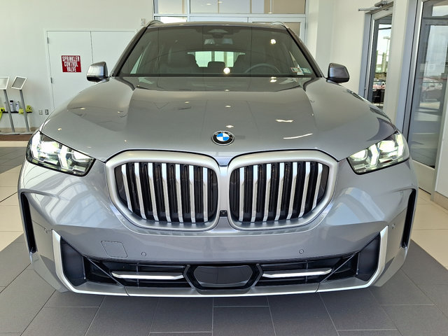 Certified 2025 BMW X5 xDrive40i w/ Parking Assistance Package AWD/4WD image 2