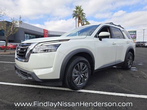 Used 2022 Nissan Pathfinder SV image 2
