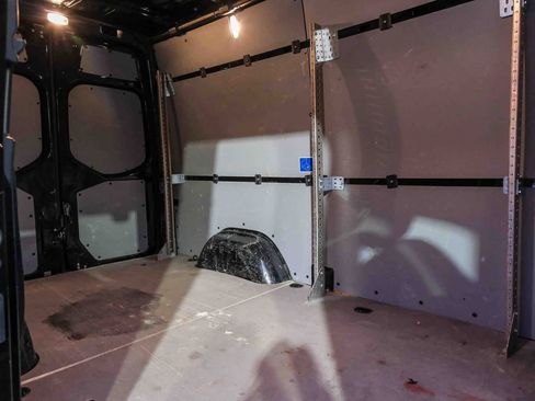 Used 2021 Mercedes-Benz Sprinter 2500 w/ Comfort Plus Package image 17