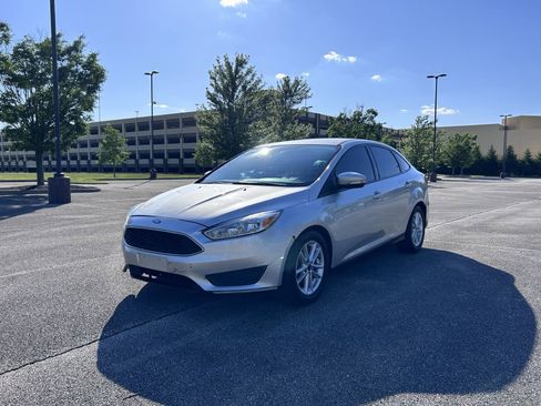 Used 2016 Ford Focus SE image 1
