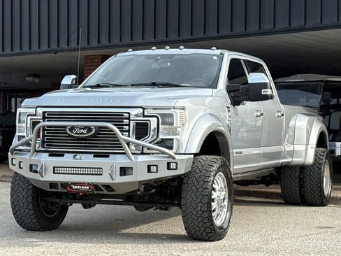 Used 2022 Ford F450 Platinum w/ FX4 Off-Road Package image 3