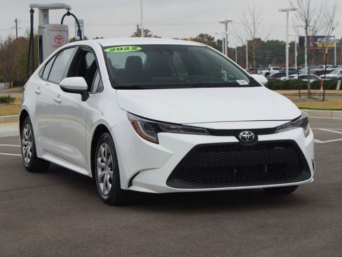 Used 2022 Toyota Corolla LE image 2